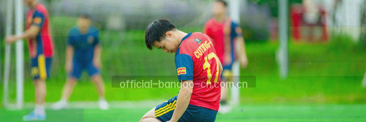 抽象问答气泡与金色对话线条组合的帮助中心氛围图